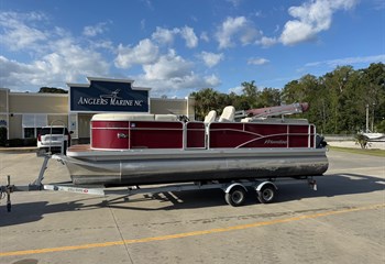2017 Manitou Aurora LE 220  Boat